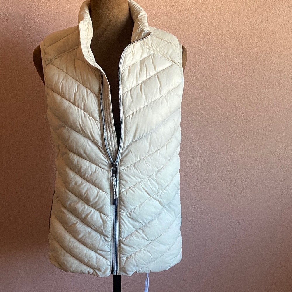 GAP Women's Off-White Quilted Vest